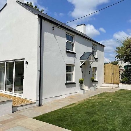 Charming Cottage Close To M4 Bridgend Bridgend  Extérieur photo